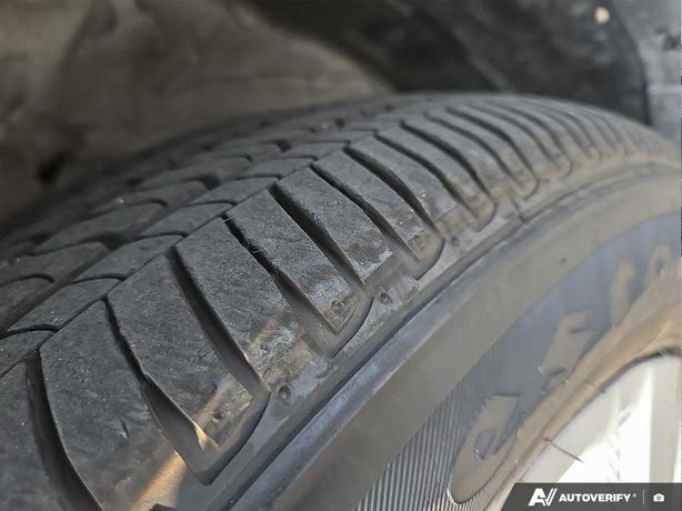 2020 Nissan Kicks S FWD Sport Utility | Back-Up Camera | One Owner! image 7