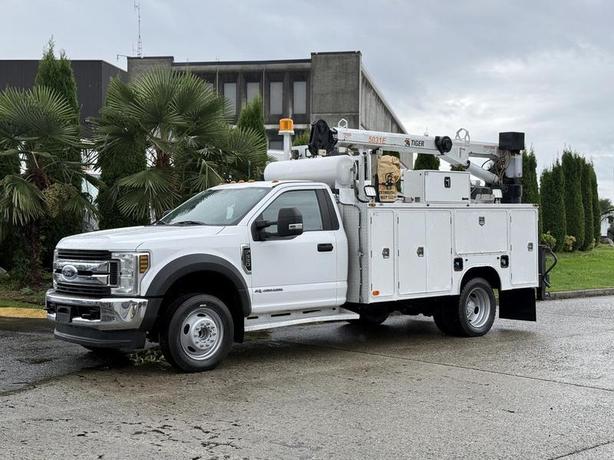 2018 Ford F-550 XLT 4x4 Diesel Service Truck with Tiger Crane image 5