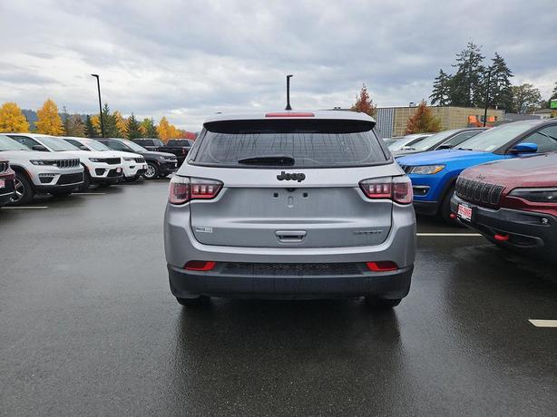 2022 Jeep Compass Sport | No Reported Accidents! image 5