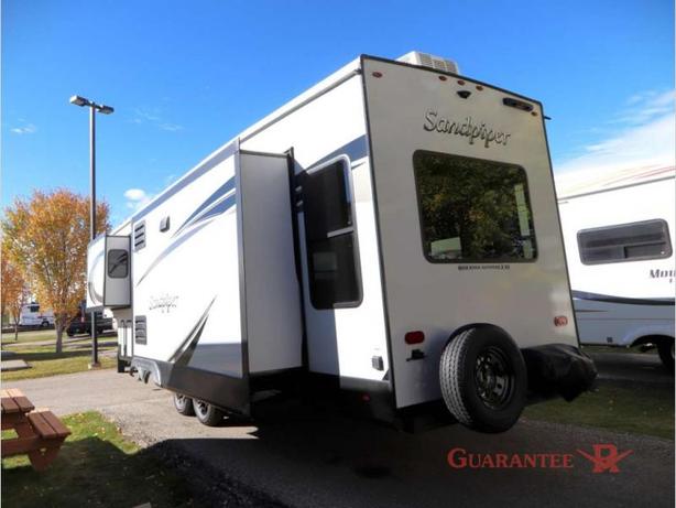 Used 2023 Forest River RV Sandpiper 3370RLS image 4