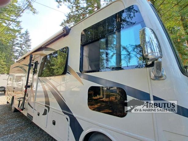 Used 2015 Thor Motor Coach Windsport 34J image 1