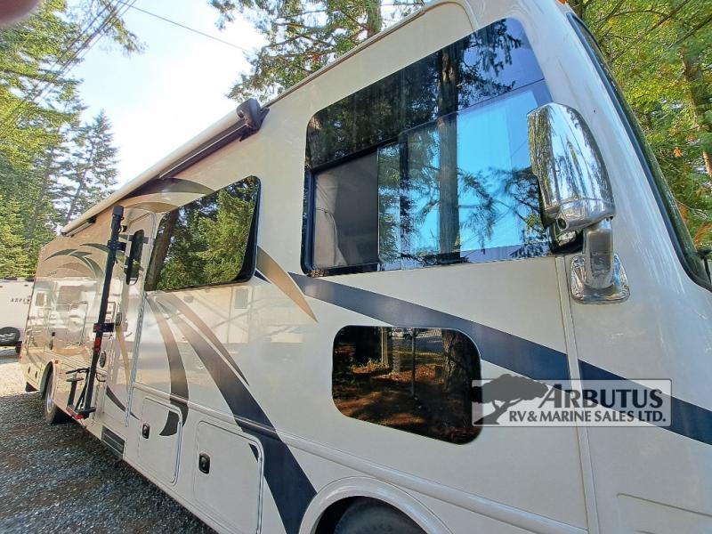 Used 2015 Thor Motor Coach Windsport 34J display photo