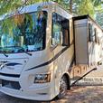 Used 2015 Thor Motor Coach Windsport 34J thumbnail image 2