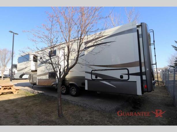Used 2017 Keystone RV Montana 3710 FL image 4