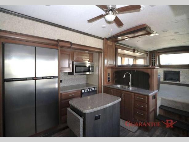 Used 2017 Keystone RV Montana 3710 FL image 6