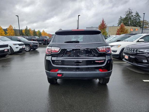 2021 Jeep Compass Trailhawk 4x4 | GPS Navigation! image 5