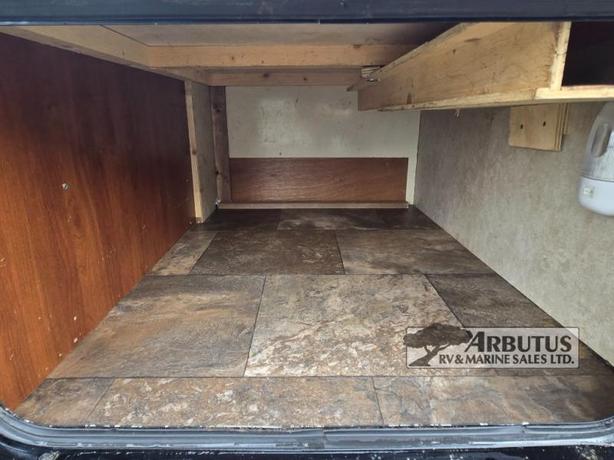 Used 2014 R-Vision Trail-Lite Crossover 189QB image 4