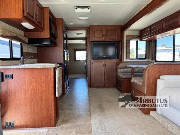 Used 2010 Thor Motor Coach Hurricane 34B image 7
