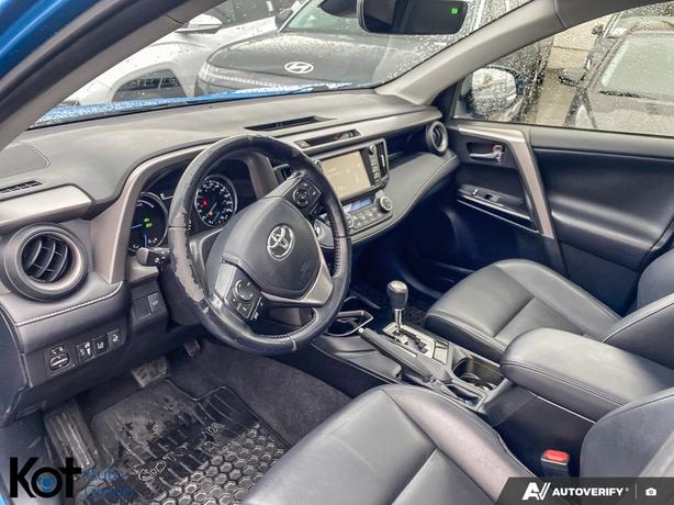 2017 Toyota RAV4 Hybrid Limited SUNROOF! HEATED SEATS! BLUETOOTH APPLE CARPLAY! image 6