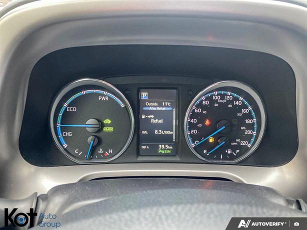 2017 Toyota RAV4 Hybrid Limited SUNROOF! HEATED SEATS! BLUETOOTH APPLE CARPLAY! image 8