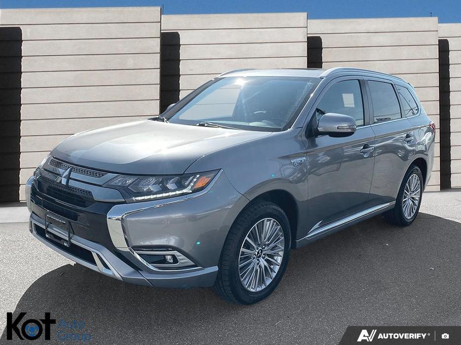 2020 Mitsubishi Outlander PHEV Base SUNROOF! BLUETOOTH! LEATHER SEATS! display photo