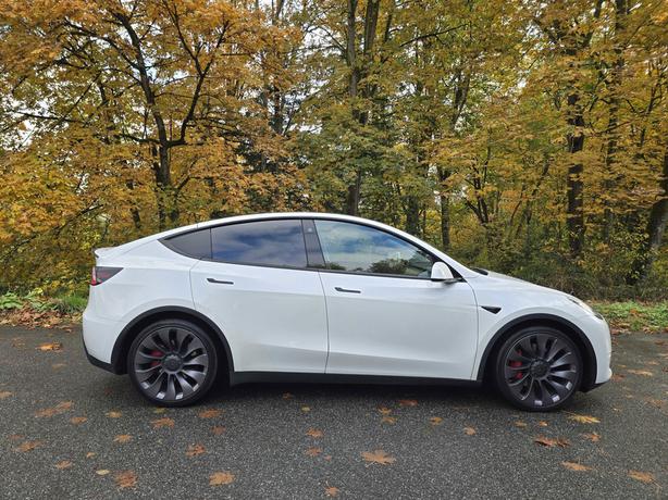 2021 Tesla Model Y Performance AWD | GPS Navigation | Heated Seats! image 6