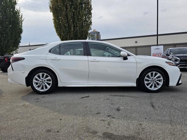 2022 Toyota Camry SE - Heated Steering Wheel, Heated Seats image 4