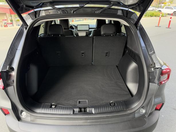 2023 Ford Escape Hybrid - No Accidents, Heated Seats, NAV, HUD image 8