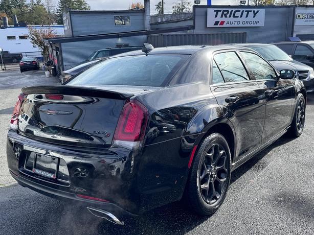 2022 Chrysler 300 S - Leather Seats with Memory, Parking Sensors image 5