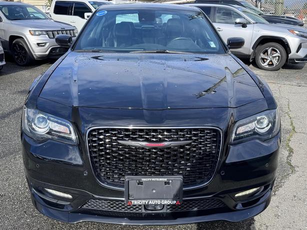 2022 Chrysler 300 S - Leather Seats with Memory, Parking Sensors image 8