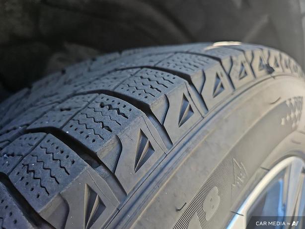 2022 Toyota Highlander Hybrid XLE AWD | Adaptive Cruise Control! image 7