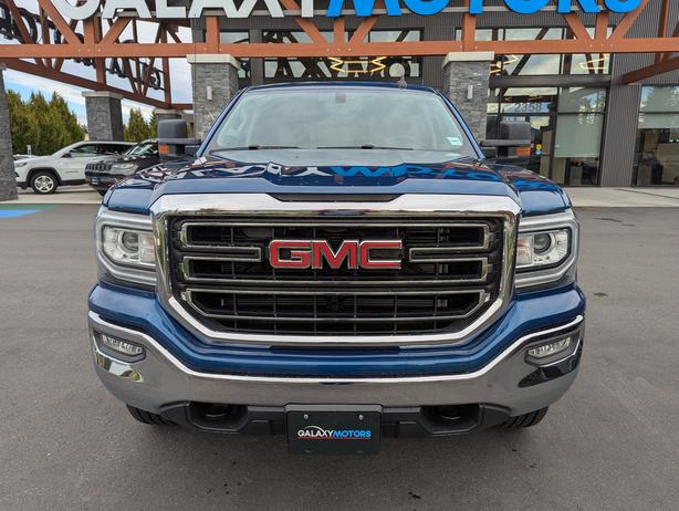 2018 GMC Sierra 1500 SLE - 5.3L V8, Crew Cab, Mid Box, 4x4 image 3