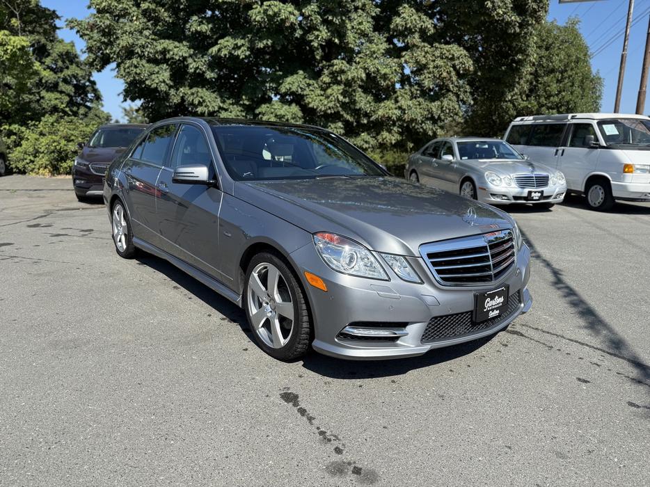 2012 Mercedes-Benz E-Class display photo