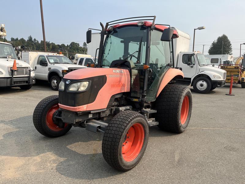 2010 Kubota M6040 4 wheel Drive Farm Tractor Diesel display photo