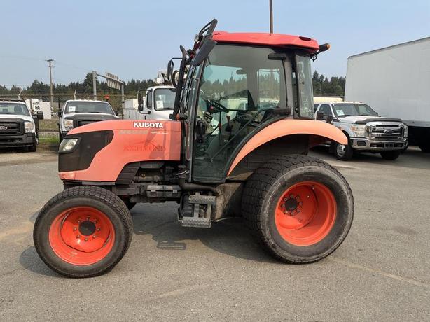 2010 Kubota M6040 4 wheel Drive Farm Tractor Diesel image 2