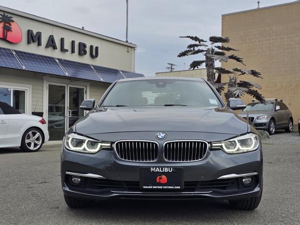 2017 BMW 3 Series 330i xDrive image 2