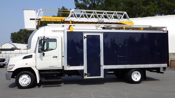 2013 Hino 268 Cube Van With  Bucket 3 Seater Diesel image 6