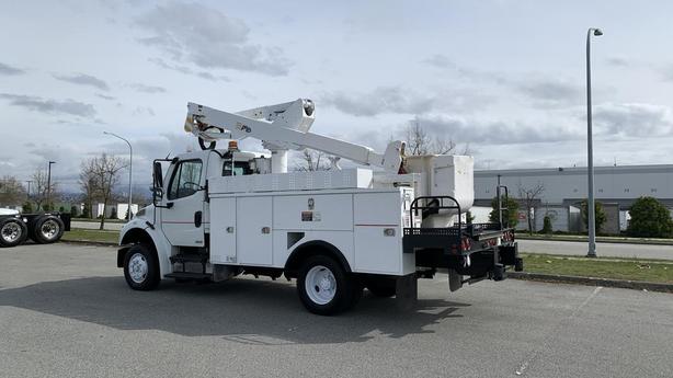 2010 Freightliner M2 106 Altec Bucket Truck Diesel With Air Brakes image 7
