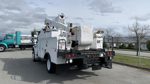 2010 Freightliner M2 106 Altec Bucket Truck Diesel With Air Brakes image 8