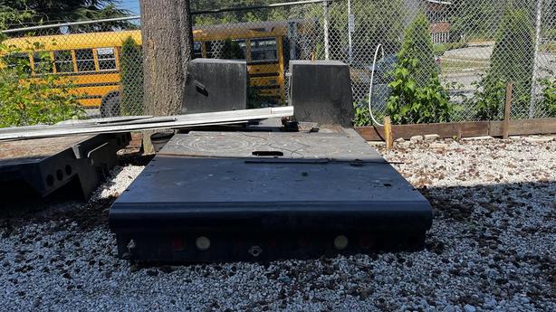 2000 Service Flat Deck Cabinets image 2