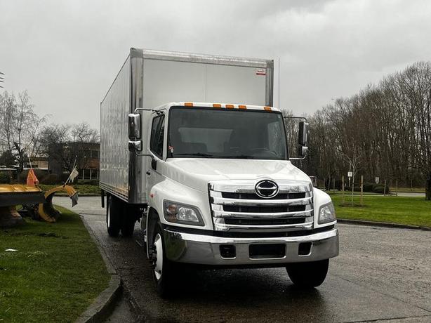 2020 Hino 338 24 Foot Cube Van with Powered Tailgate Diesel image 2