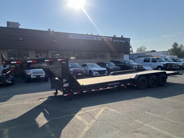 2020 Load Trail 28-Foot Gooseneck Triple Axle Flat Deck Trailer image 3