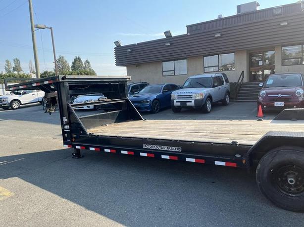 2020 Load Trail 28-Foot Gooseneck Triple Axle Flat Deck Trailer image 4