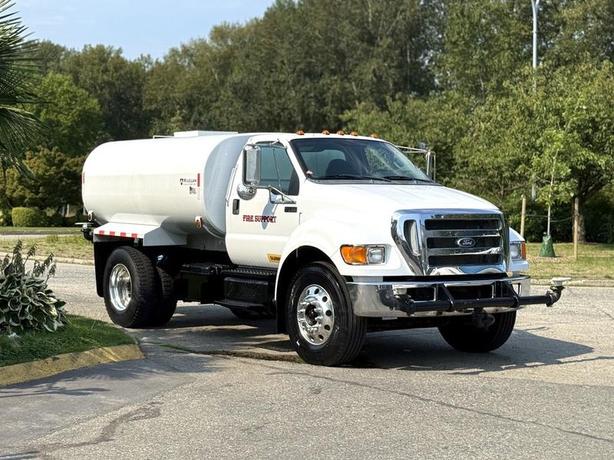 2011 Ford F-750 Regular Cab Dually Diesel 6-Speed Manual Water Tanker Truck image 1