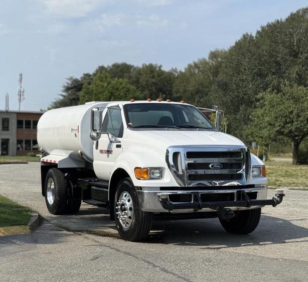 2011 Ford F-750 Regular Cab Dually Diesel 6-Speed Manual Water Tanker Truck image 2