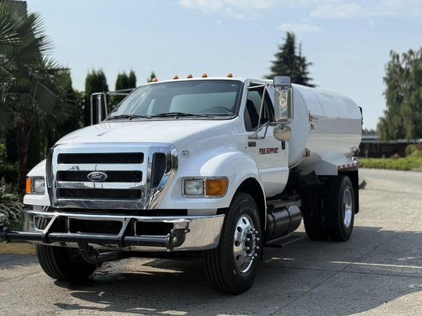 2011 Ford F-750 Regular Cab Dually Diesel 6-Speed Manual Water Tanker Truck image 4