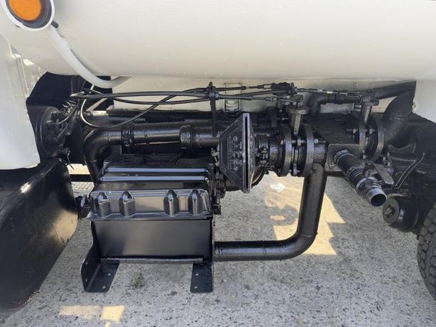 2011 Ford F-750 Regular Cab Dually Diesel 6-Speed Manual Water Tanker Truck image 8