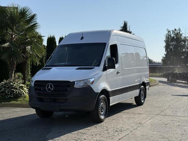 2020 Mercedes-Benz Sprinter 2500 High Roof Diesel Cargo Van 144-inch WheelBase image 4