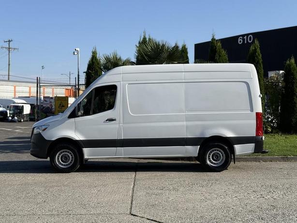 2020 Mercedes-Benz Sprinter 2500 High Roof Diesel Cargo Van 144-inch WheelBase image 6