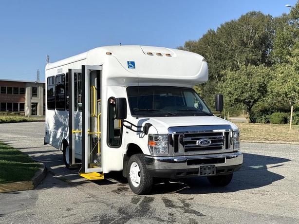 2016 Ford Econoline E350 8-Passenger Wheelchair Accessible Bus image 2