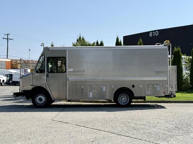 2008 Morgon Olson Workhorse W62 16-Foot Step Van Cargo Van with Rear Shelving image 6