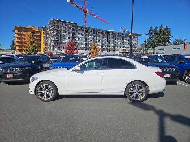 2016 Mercedes-Benz C-Class C 300 4MATIC | Heated Seats | Cruise Control! image 3
