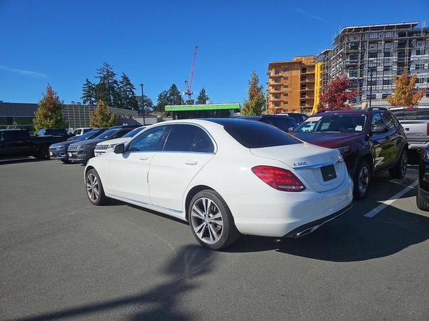 2016 Mercedes-Benz C-Class C 300 4MATIC | Heated Seats | Cruise Control! image 4