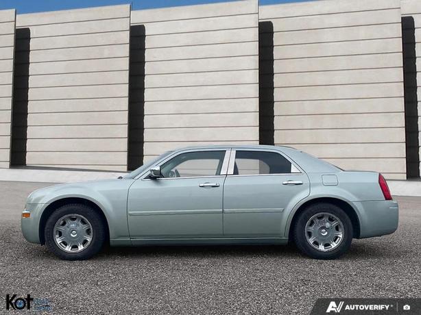 2005 CHRYSLER 300 image 3