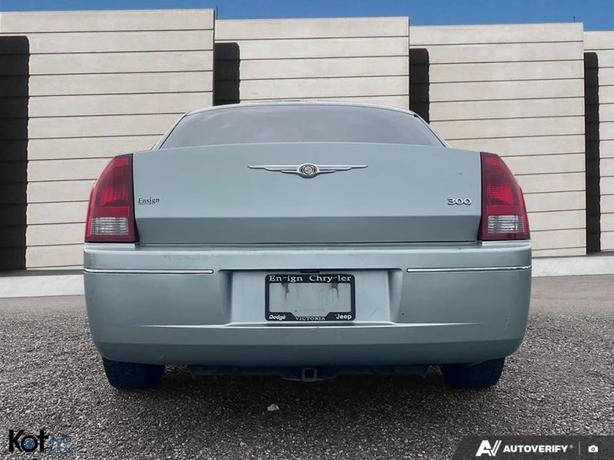 2005 CHRYSLER 300 image 5