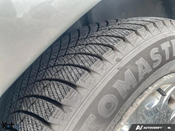 2005 CHRYSLER 300 image 7