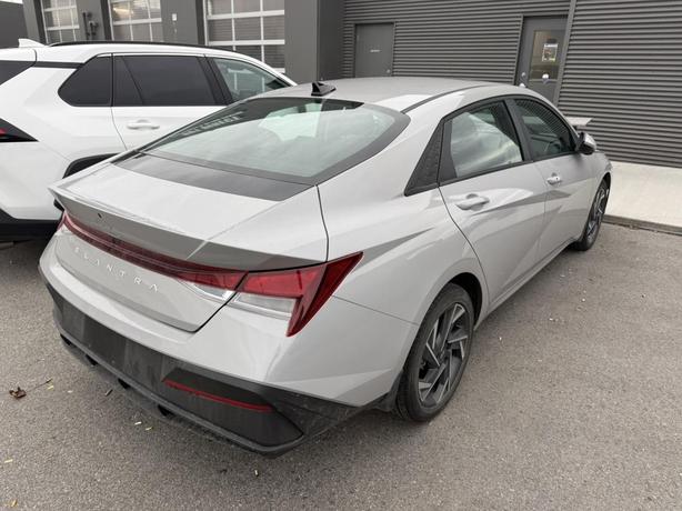 2025 Hyundai Elantra Preferred image 4