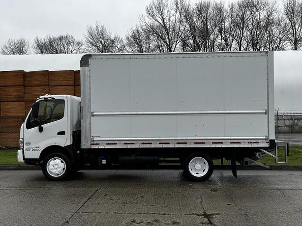 2018 Hino 195 16 Foot Cube Van 3-Seater Diesel with Power Lift Tailgate image 6
