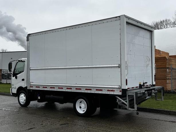 2018 Hino 195 16 Foot Cube Van 3-Seater Diesel with Power Lift Tailgate image 7