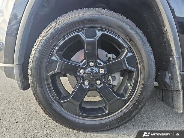 2018 Jeep Grand Cherokee Laredo 4x4 | Power Sunroof | Heated Seats! image 6